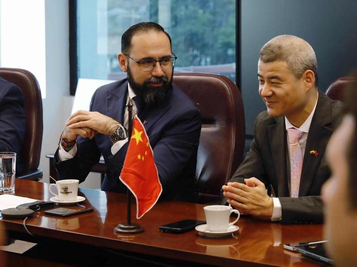 GRUPO XINDI EN LA REUNIÓN CON EL MINISTRO DE MINAS Y ENERGÍA EN BOGOTÁ: COMPROMISO CON EL FUTURO DE LAS PEQUEÑAS Y MEDIANAS EMPRESAS MINERAS EN COLOMBIA